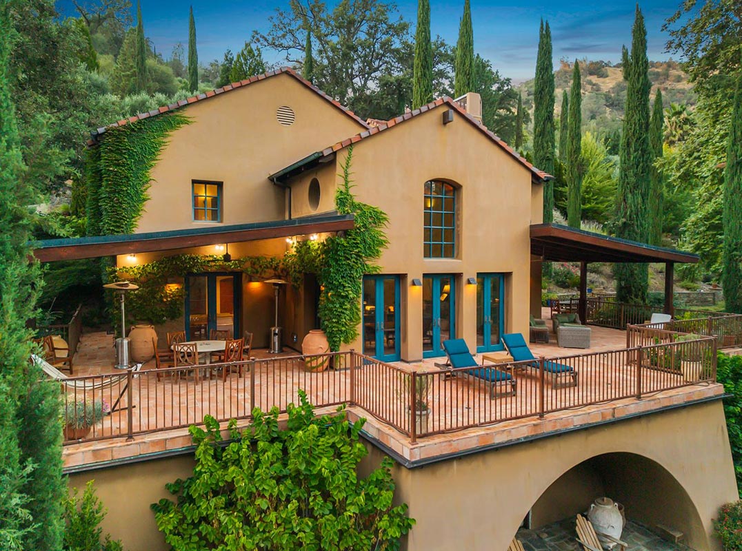 Horizon Canyon | A Tuscan Riverfront Estate